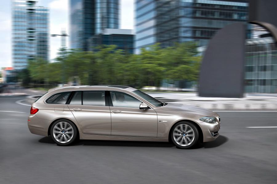 BMW 5-Series Touring 2011 года  (фото 17 из 59)